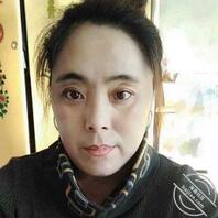 乱伦东北丈母娘，看看丈母娘去工地上买了30年的臭逼，都被当成公共厕所用了