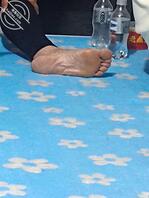 乱伦东北丈母娘，看看丈母娘去工地上买了30年的臭逼，都被当成公共厕所用了2