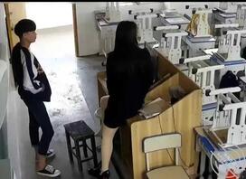 一个想打，一个很不服