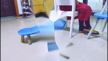 老妈换上黑丝红裙好有女人味,暂时忍住冲动让老妈看到我的态度在做打算1