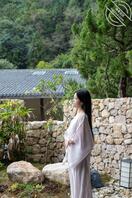 偷拍朋友的小三女朋友上厕所 还是个道姑居士 逼真黑2