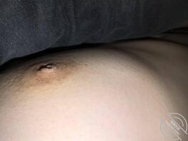 (原创 亲妹)中秋节回到家里半夜趁爸妈妹妹睡着,偷拍妹妹小逼2