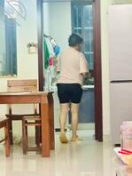真想日丈母娘岳母，这样穿是不是也想我操，求脱衣