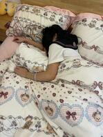 趁高二的女儿人睡着,偷偷爬上了女儿的床(只要评论必送10金币)0