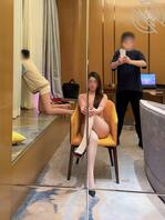 儿子看完跨年烟花不睡觉，你妈妈今晚要吃不到大肉棒了