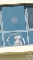 对面不穿衣服的女人0