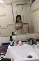 骚货女友在浴室自拍裸照0