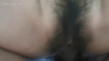 骚逼老婆，谁想来干骚逼，大家来评论