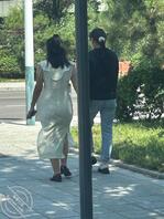 街拍旗袍騷货，和细腰牛仔裤少妇。1