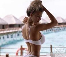 99年俄罗斯辣妹“娜塔莉李”，把度假穿在身上的女人0