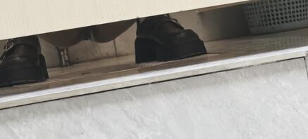 原创厕所偷拍少妇多毛大黑泬尿尿