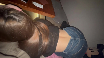 母狗爱吃大香肠单身女生可私信