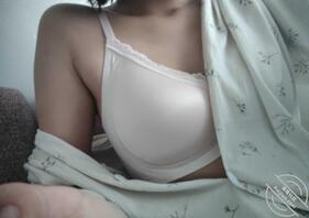 18岁 处女，开着房门露出，妈妈进来叫我差点被发现。0