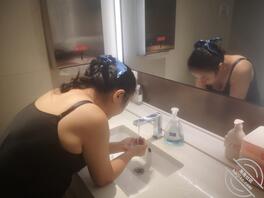他给他同学说我是他的女朋友!我是他姐!他为什么要走!!0