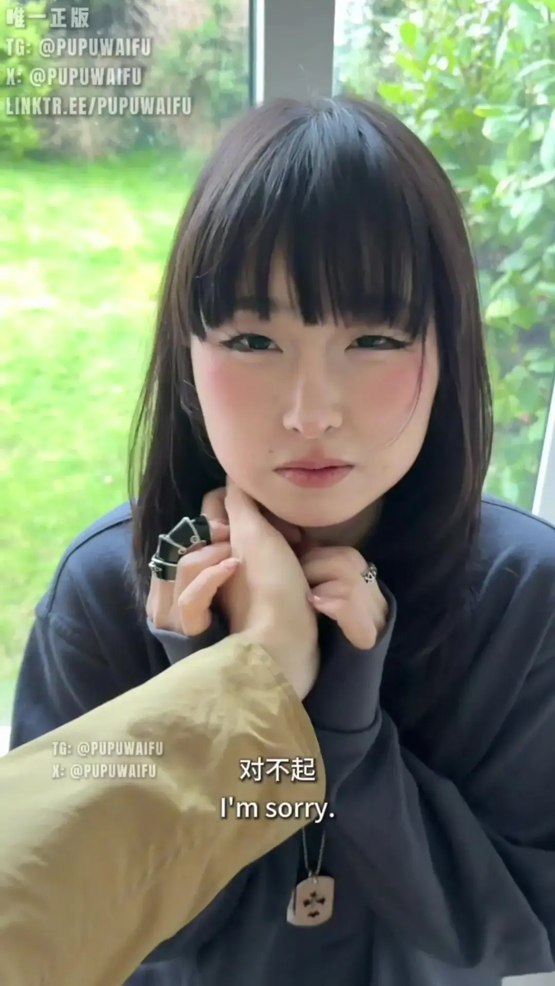 春节后的第一次约会 看着她委屈巴巴的模样 回到旅馆我用大鸡巴安慰了她 怼着她的喉咙猛猛射精液