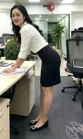 给体制内人妻AI换的OL白领装如何2