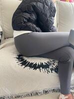 婶婶39岁我27岁，叔叔长年在外地，好想操婶婶的骚逼啊，你们说有机会吗？0