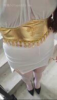 开门操老婆，老婆叫床挺大声的，被邻居发现，还被人偷听了。