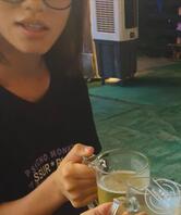 偷拍大一小母狗上厕所1