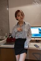 美女挺配合的拍照！0