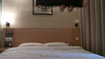 终于把表姐约出来了，没想到骚逼还是粉色的，可见我姐夫都没怎么用过。。。