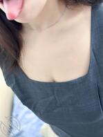 165. 姐姐穿上自己刚成年时穿的衣服，肌肤吹弹可破，依旧是少女2