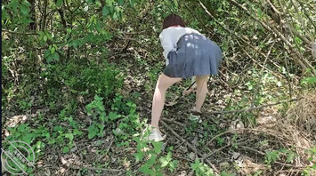 带妹妹山上挖野菜，谁料妹妹忍不住求亲哥内射她