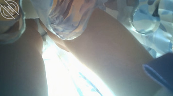 原创抄底：蓝色花长裙少妇 白内0