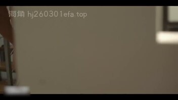 我妈妈长的非常年轻，和大学生一样，看的我就想操她，没想到给我操了