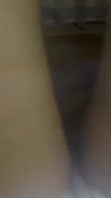 妈妈在前面做饭，我在后面偷拍抄底