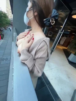 大白天户外露出也不怕被看见