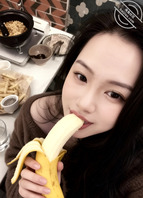 小穴的毛毛都剃干净了，想要跟哥哥们玩多人2
