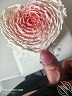 丈母娘过生日，给她的蛋糕加点料。看着她全部吃下去0