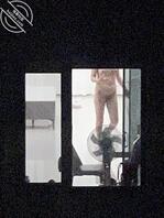 偷拍对面楼离异少妇，全裸出镜