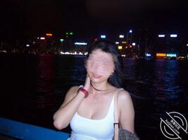 （真实原创）亲戚们在楼下吃饭，我在楼上干小姑妈，忍不住直接内射了进去。2