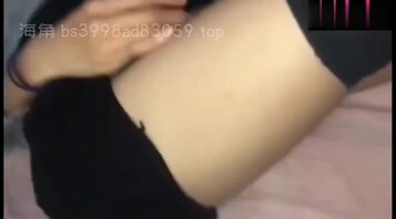居家颜值嫂子不穿内裤在床上等小叔子操逼
