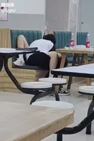 山西应用科技学院瓜 小情侣在学校食堂当众上演校园活春宫1