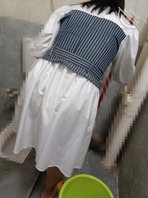 想上大姨子的第5贴---帮大姨子搬家,偷偷翻下她的衣物看有没有收获。2