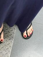 地铁上蓝裙子的少妇