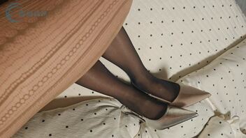 教师人妻露脸口交，来个素质绿帽奴，直接解锁