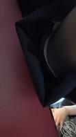 偷拍抄底女服务员少妇白色内裤