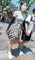 【偷拍】夏天到了，大学里又都是女大学生的大白骚腿