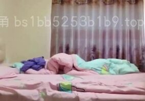 娇小美母性爱日记9：把刚洗完澡香香软软的妈妈抱回房间边走边操