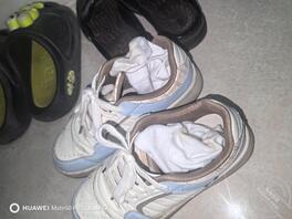 扫楼碰到中学小姐姐的鞋袜0