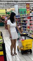 超市抓拍少妇和萝莉0