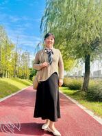 想强上同居的丈母娘,该直接进房间干还是先聊天试探?1