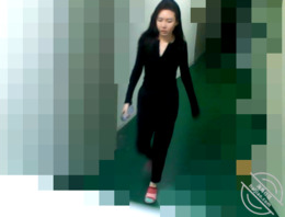 偷拍误开闪光灯被敲门