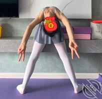 成年舞蹈女儿练习舞蹈，二十岁成年人（搬运）1