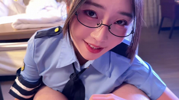 性感眼镜女警官，女神级别颜值，爱吞精爱舔屁眼，被骑乘狂操颜射吞精