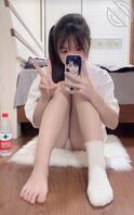 【①】嫩妹学生装，黑丝，白丝，棉袜诱惑！0
